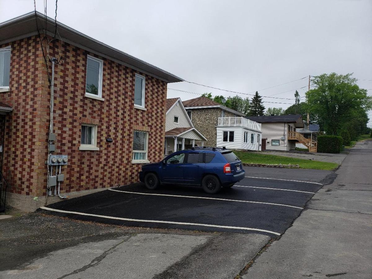 埃德门兹顿Lower Level Apt 6Ft High Close To Hwy Netflix Wifi公寓 外观 照片